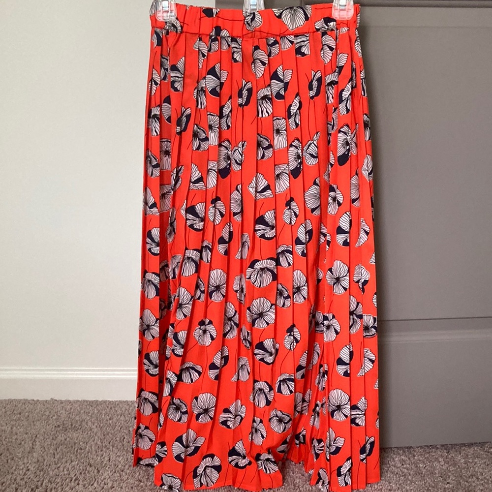 Pleated midi skirt
